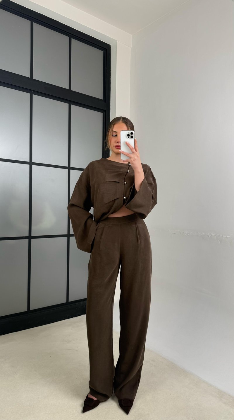 Acı Kahve Asimetrik Yaka Yan Düğme Detaylı Gömlek Beli Lastikli Pantolon Tensel Takım GAUS-01163