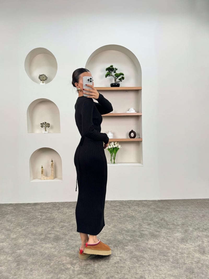 Lizet ZR Model Siyah V Yaka Belden Bağlamalı Triko Elbise