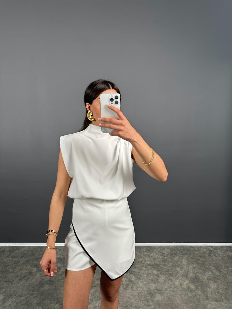 Loni Beyaz Zr Model Sırt Dekolteli Tulum 