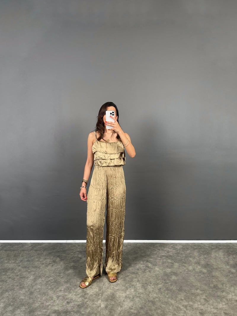 Livi Gold Askılı Kırışık Kumaş Önü Fırfırlı Saten Tulum