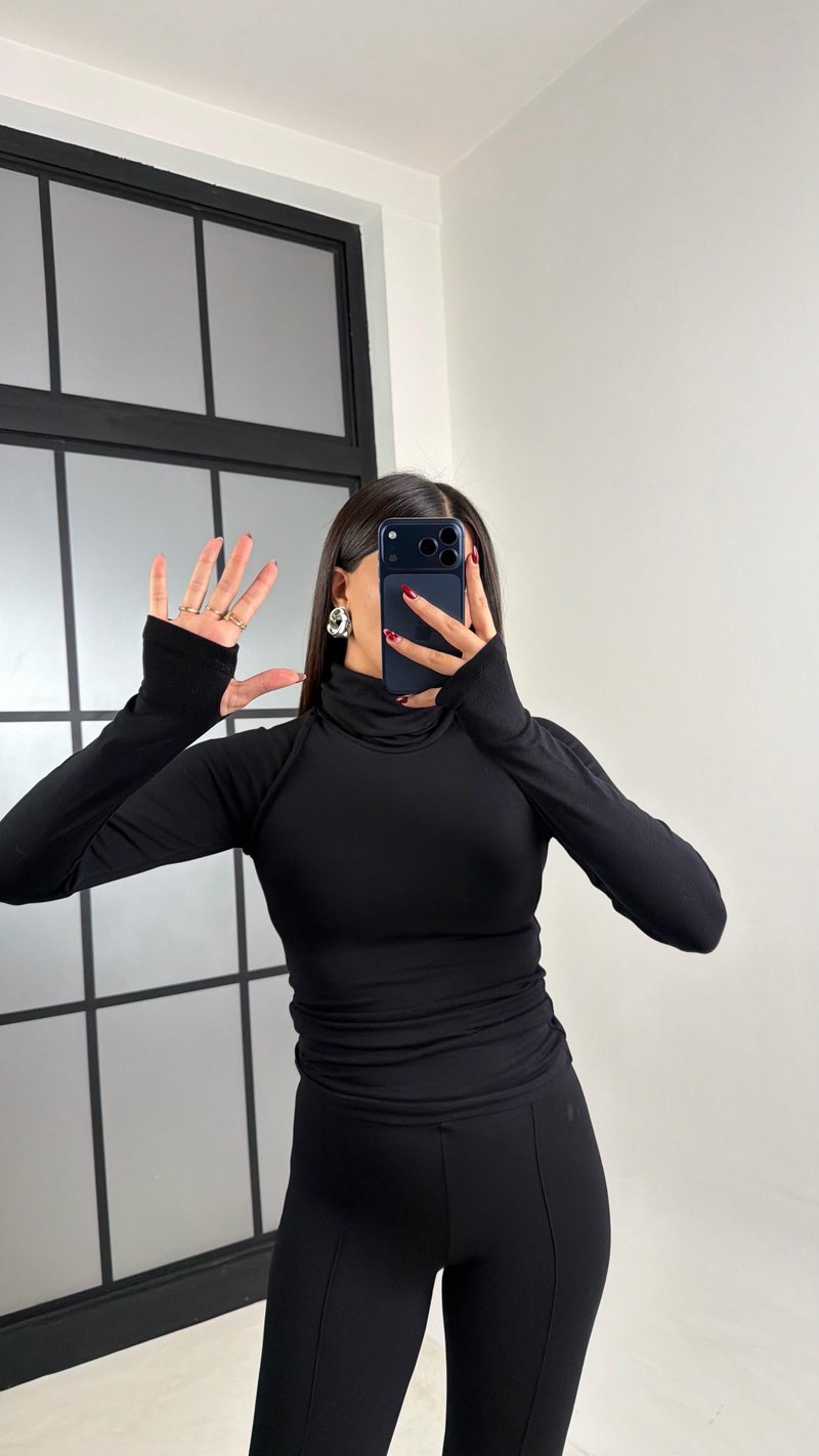 Siyah Balıkçı Yaka Parmak Geçirmeli Likralı Bluz GAUS-00754