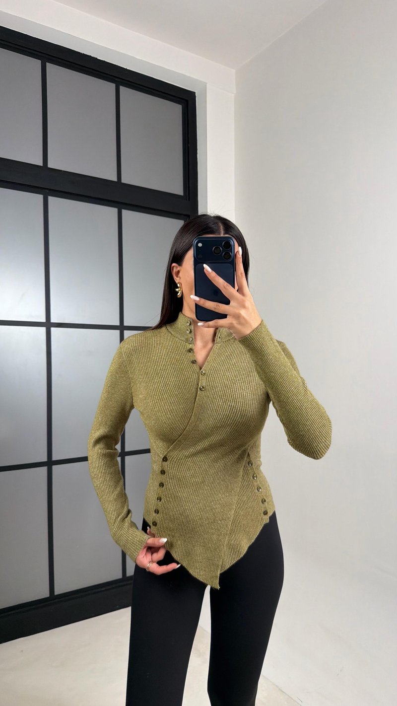 Haki Boğazlı Asimetrik Düğme Detaylı Triko Kazak GAUS-00581
