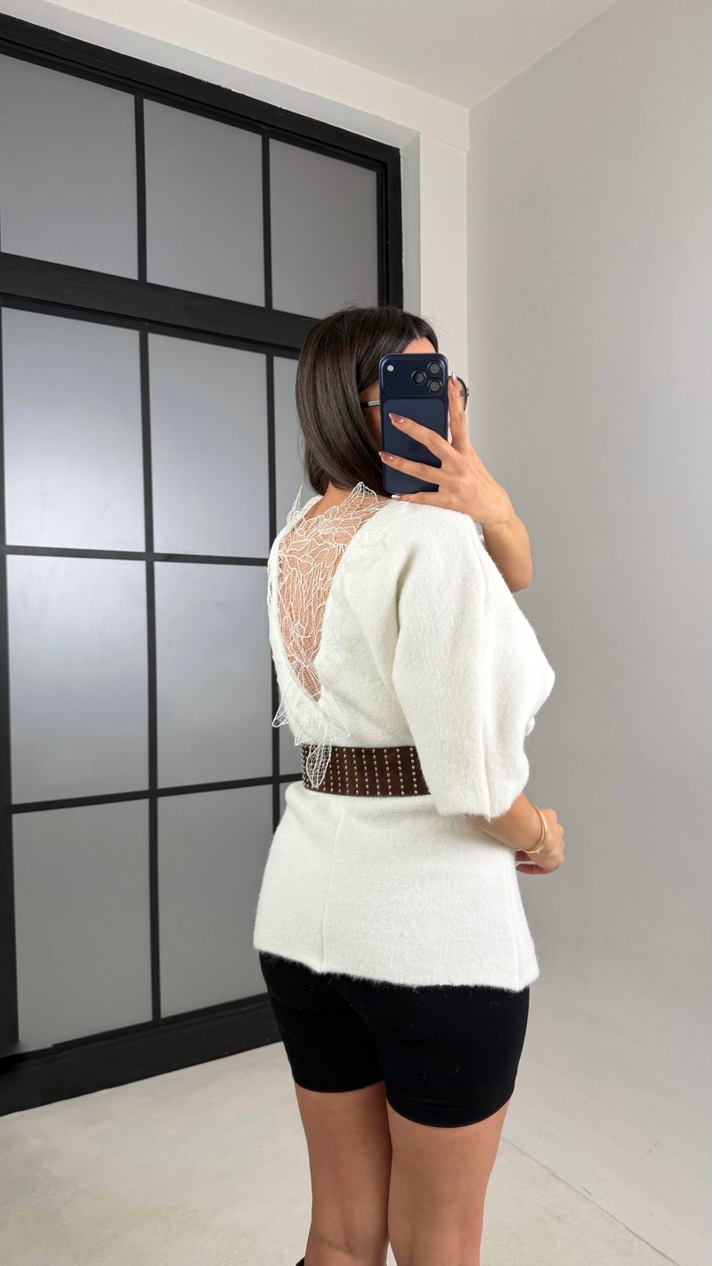 Beyaz Arkası Dantel Detaylı Kazak GAUS-01091