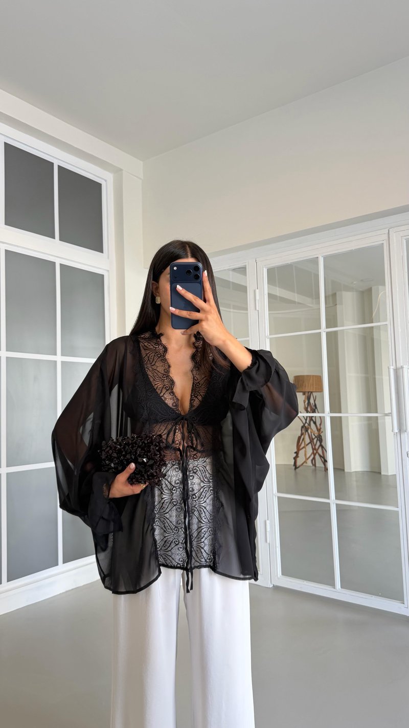 Siyah Dantel Detaylı Transparan Bluz GAUS-01648