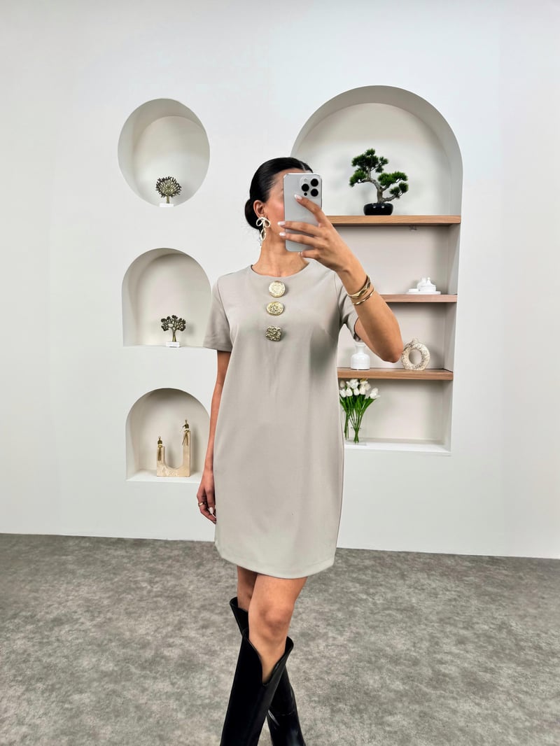 Marie Taş Gold Düğmeli Bisiklet Yaka Elbise