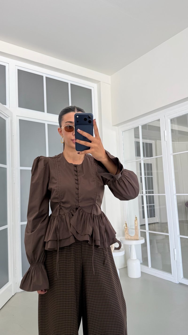 Kahve Poplin Fırfırlı Tasarım Bluz GAUS-01891