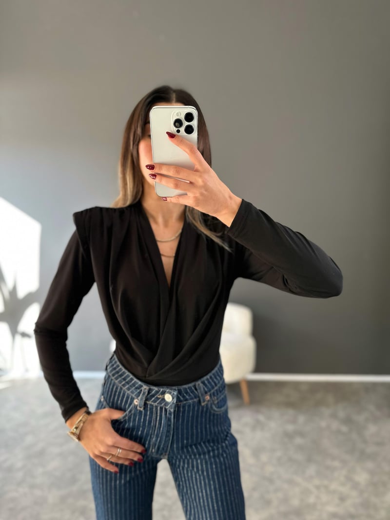 Siyah V yaka Vatkalı Drapeli Bodysuit