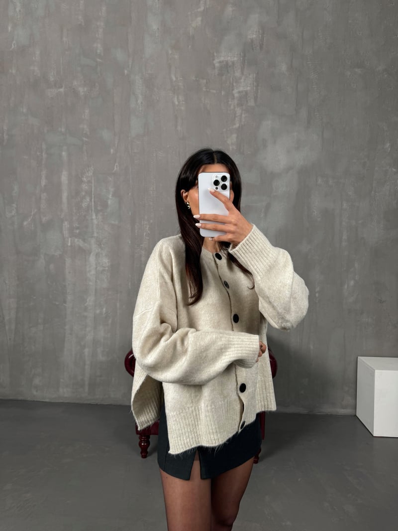 Belovi Ekru ZR Model Yandan Yırtmaç Detaylı Düğmeli Hırka