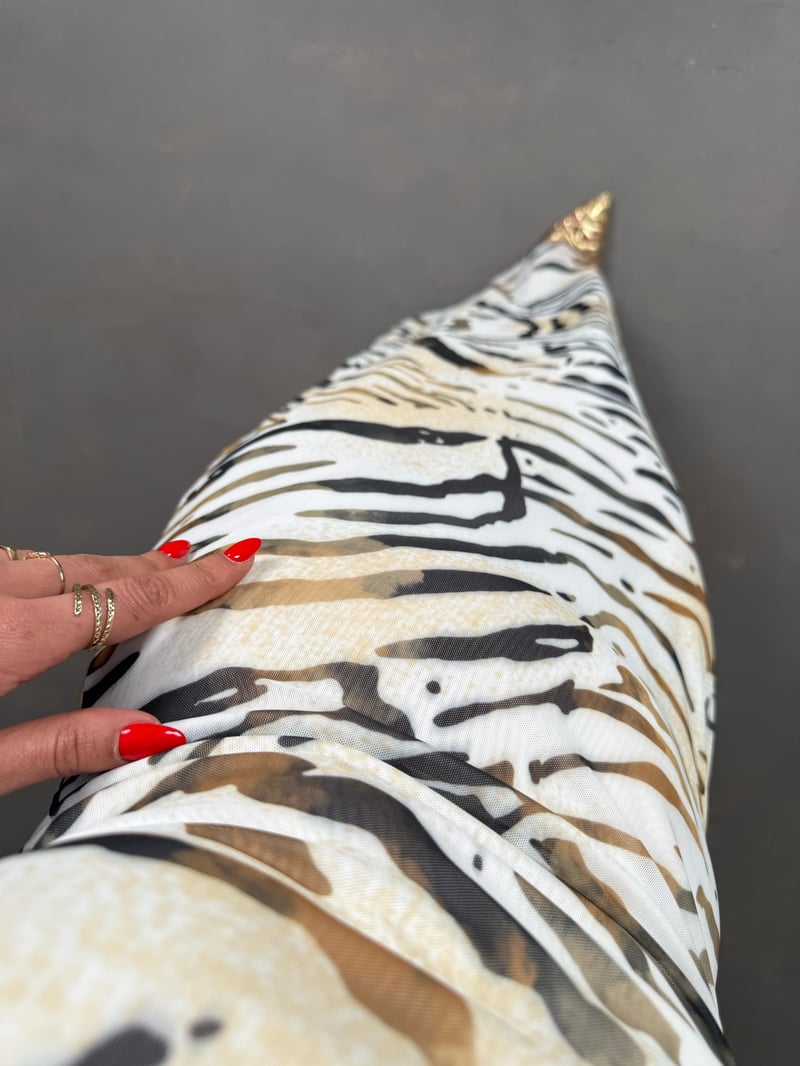 Krem Zebra Desenli Tül Detaylı Astarlı Ayarlanabilir Askılı Elbise Gaus00171