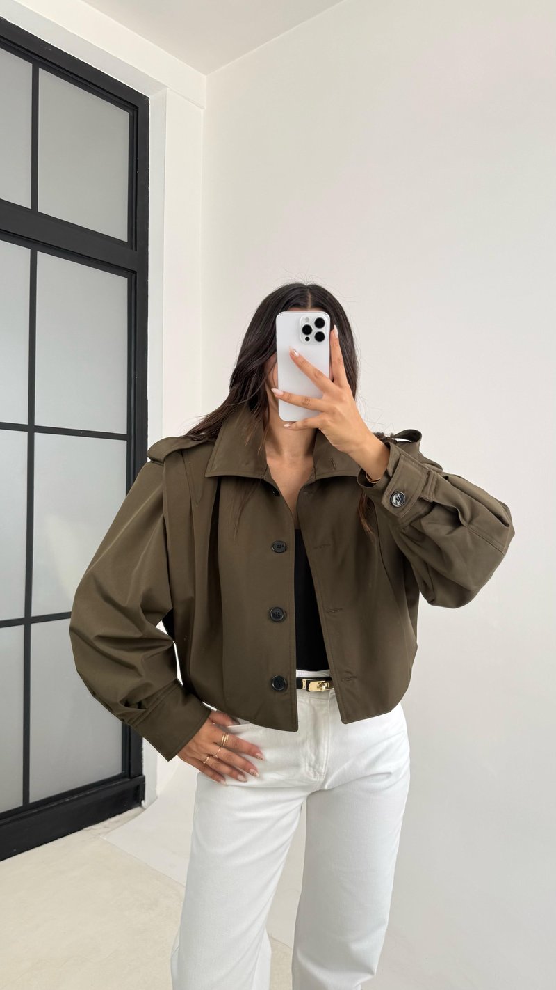 Haki Yüksek Yaka Düğmeli Astarlı Tasarım Kısa Trençkot GAUS-0087