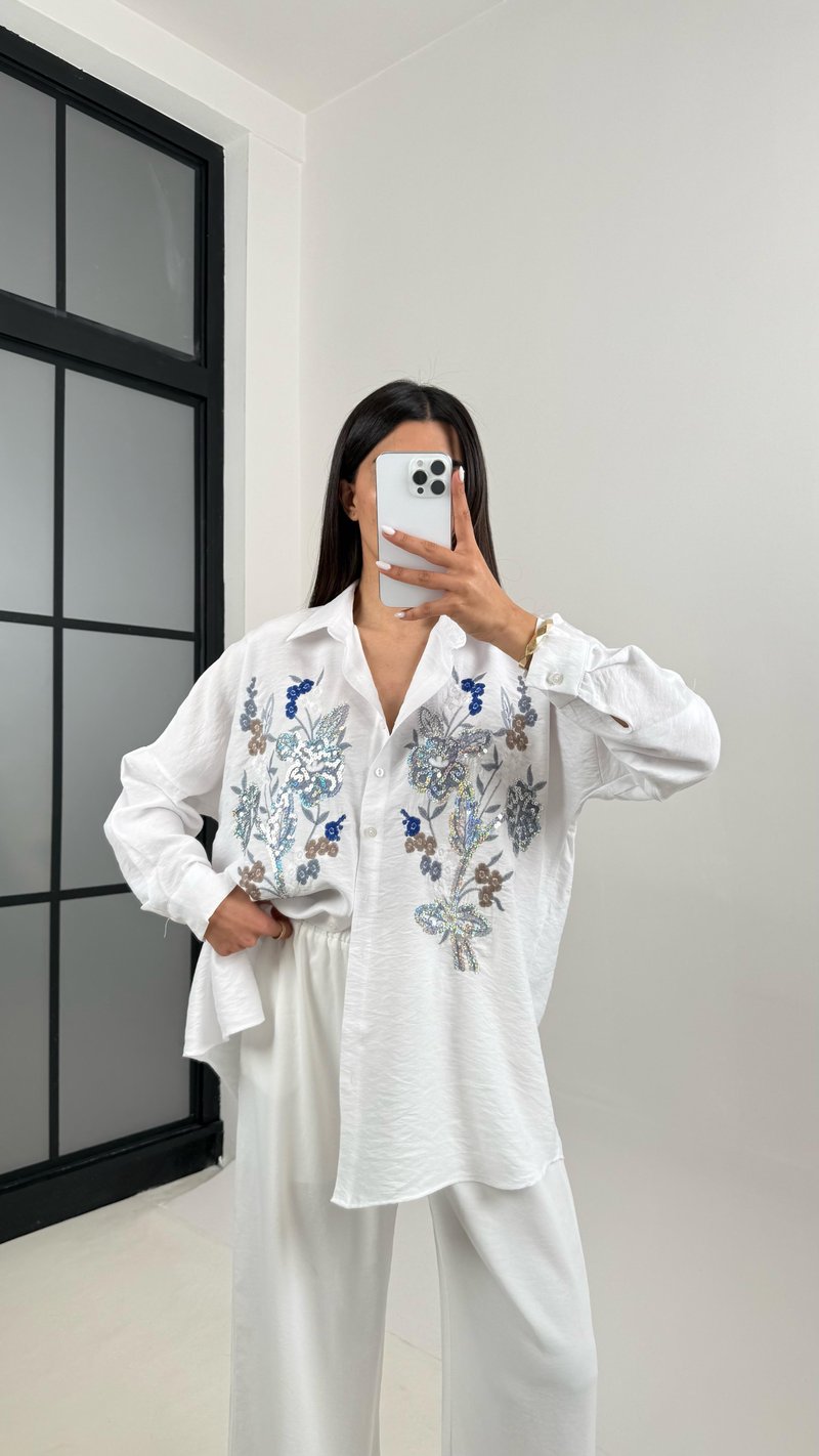 Beyaz Çiçek Nakışlı Pullu Gömlek Gaus00357