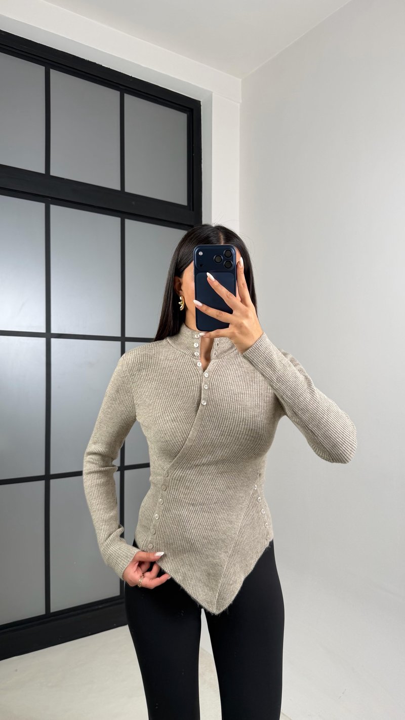 Vizon Boğazlı Asimetrik Düğme Detaylı Triko Kazak GAUS-00581