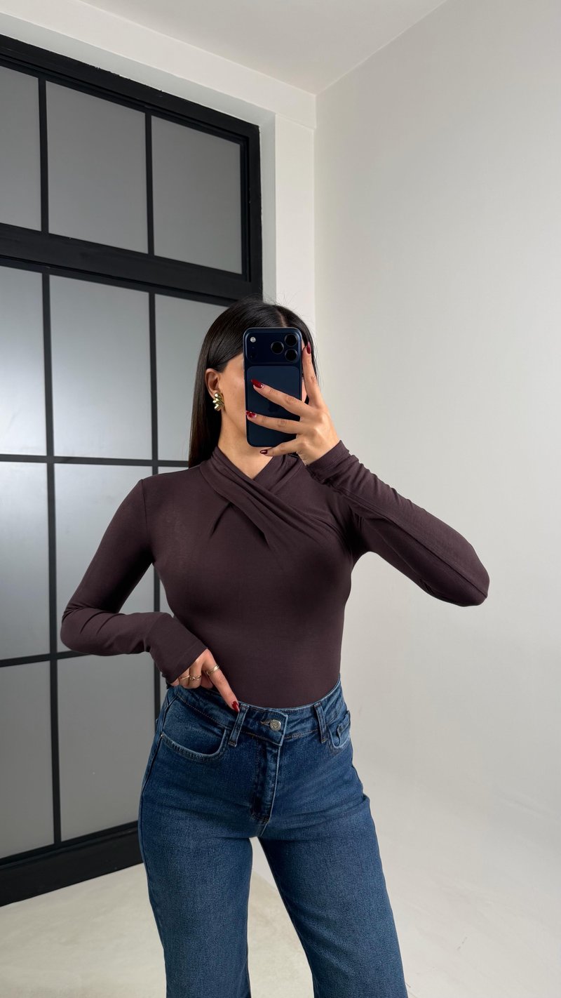 Acı Kahve Yaka Detaylı ZR Model Likralı Bluz GAUS-00752