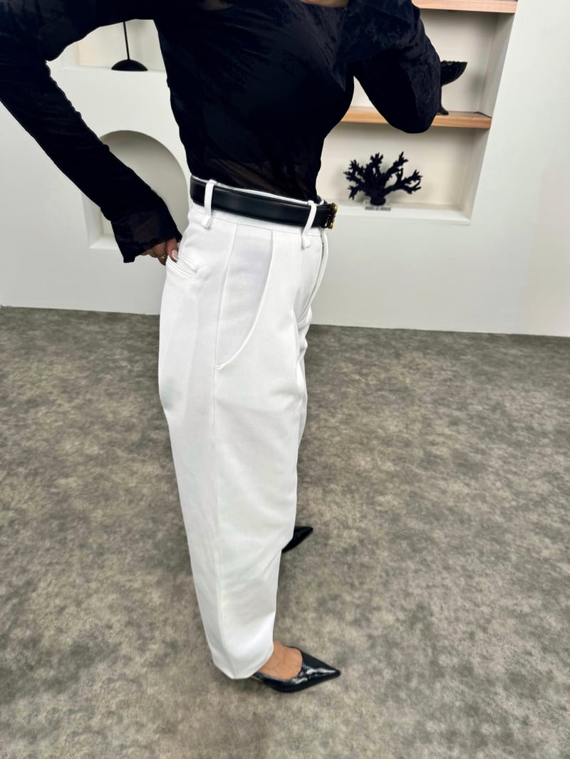 Sug White Gabardine Carrot Pants