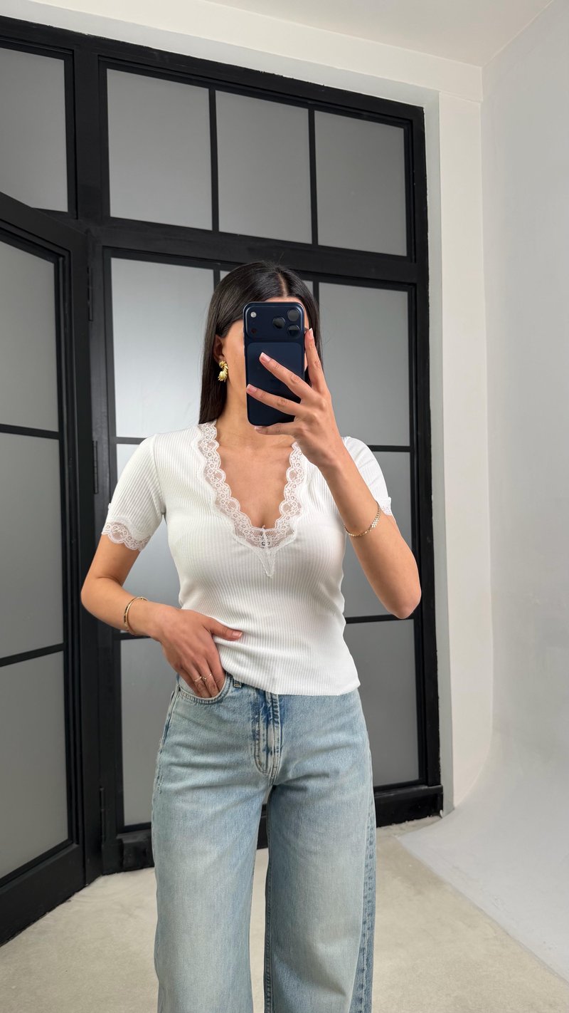 Beyaz Dantel Detaylı Triko Bluz GAUS-01409