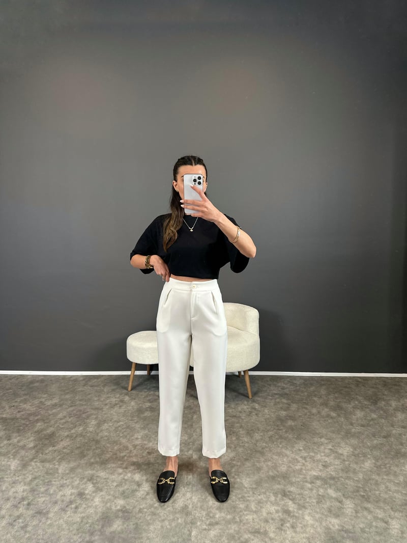 Beyaz Havuç Kesim Kemersiz Pantolon 