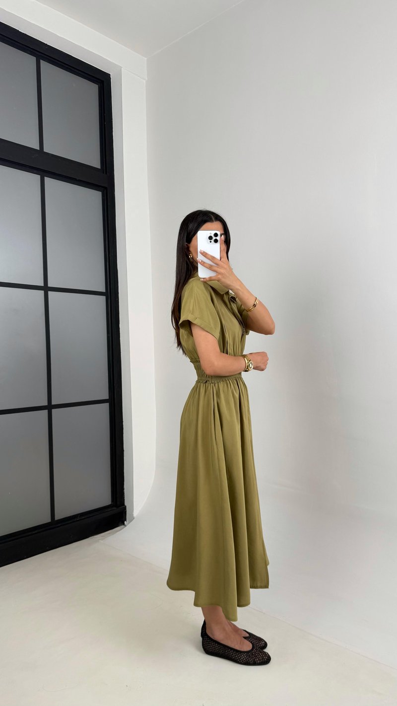 Yeşil Beli Lastikli Önden Fermuarlı Yırtmaçlı Tencel Elbise Gaus00551