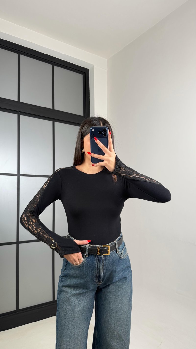 Siyah Dantel Detaylı ZR Model Parmak Geçirmeli Bluz GAUS-01018