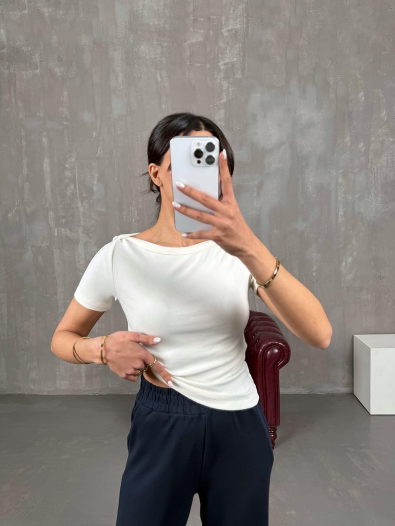 Nira Krem Kayık Yaka Tshirt