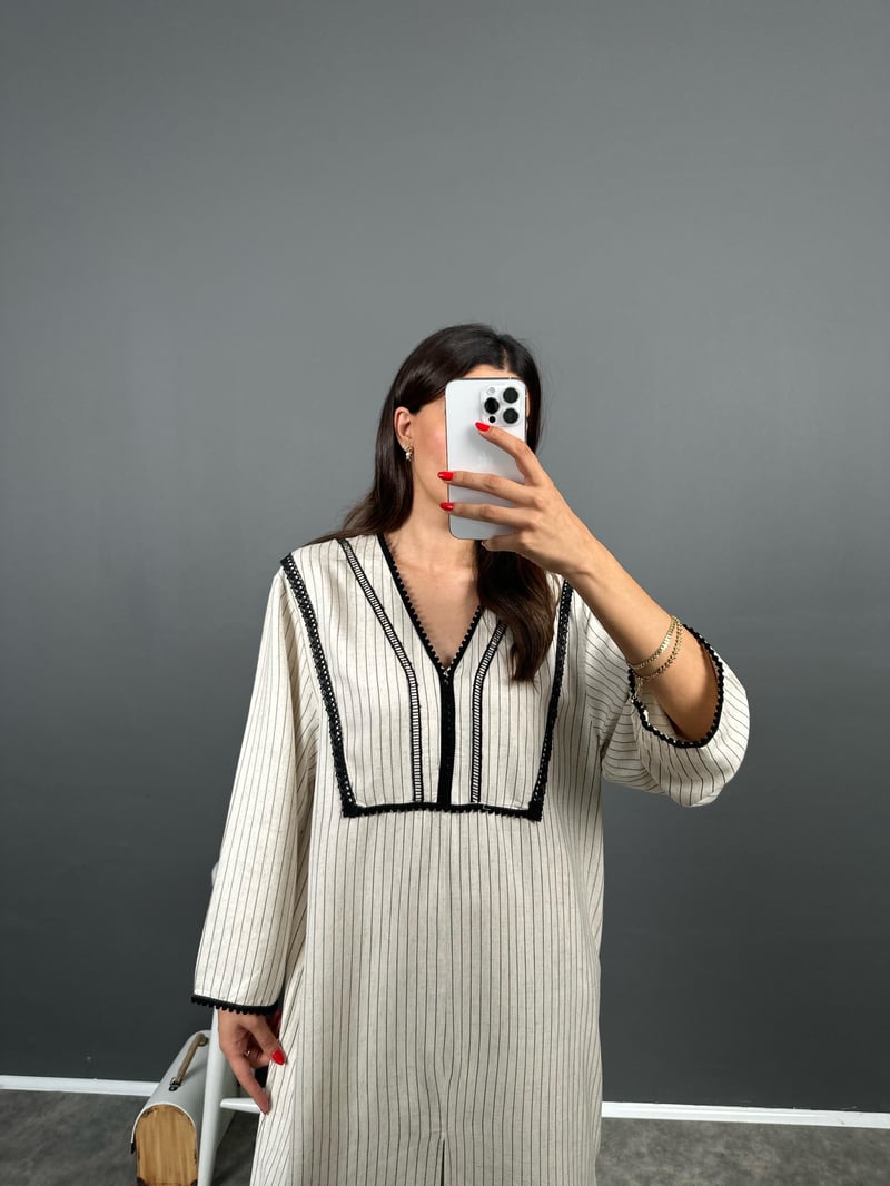 ZR Model Beyaz Çizgili Nakışlı Kaftan Model Yırtmaçlı Elbise