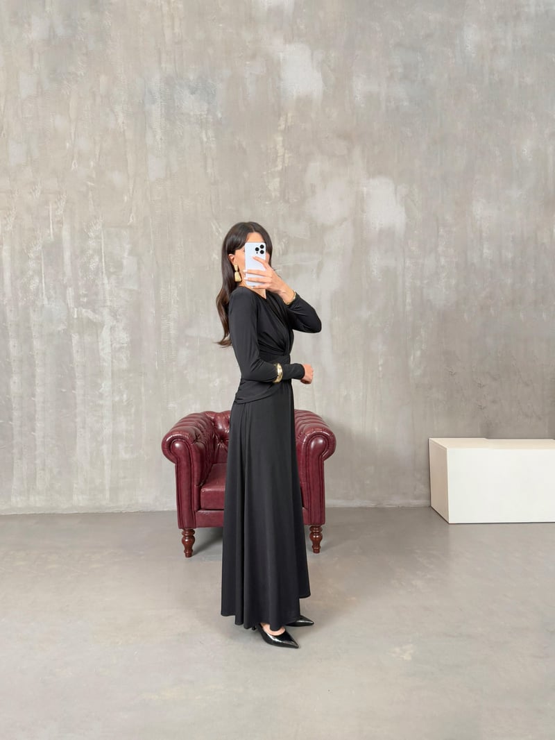 Daisy Siyah Önden Drape Detaylı Vatkalı Maxi Elbise