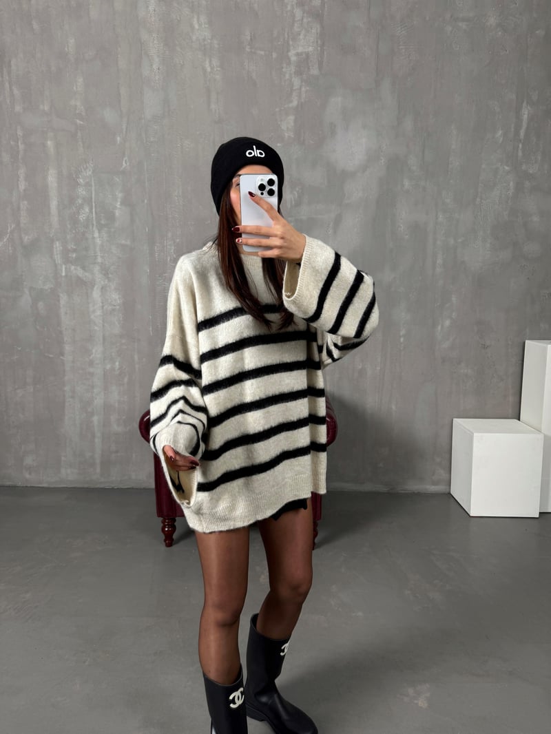 Femme Krem Çizgili Oversize Kazak