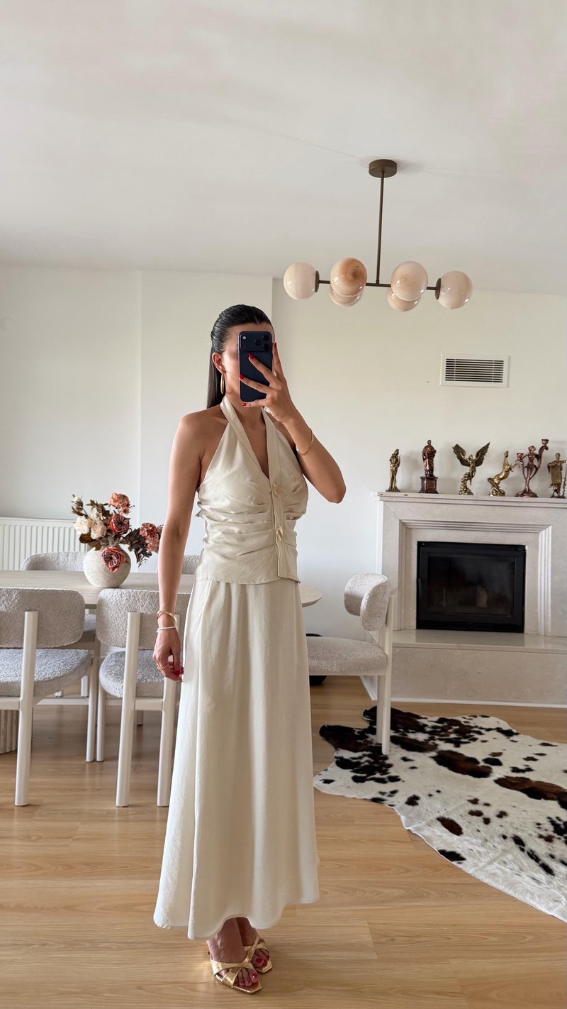 Krem Halter Yaka Gold Toka Detaylı Bluz Etek İkili Premium Takım GAUS-01631