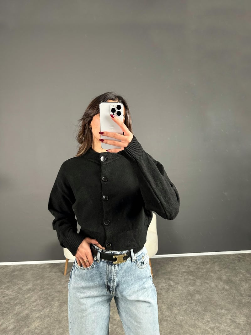 ZR Model Siyah Düğmeli Hırka