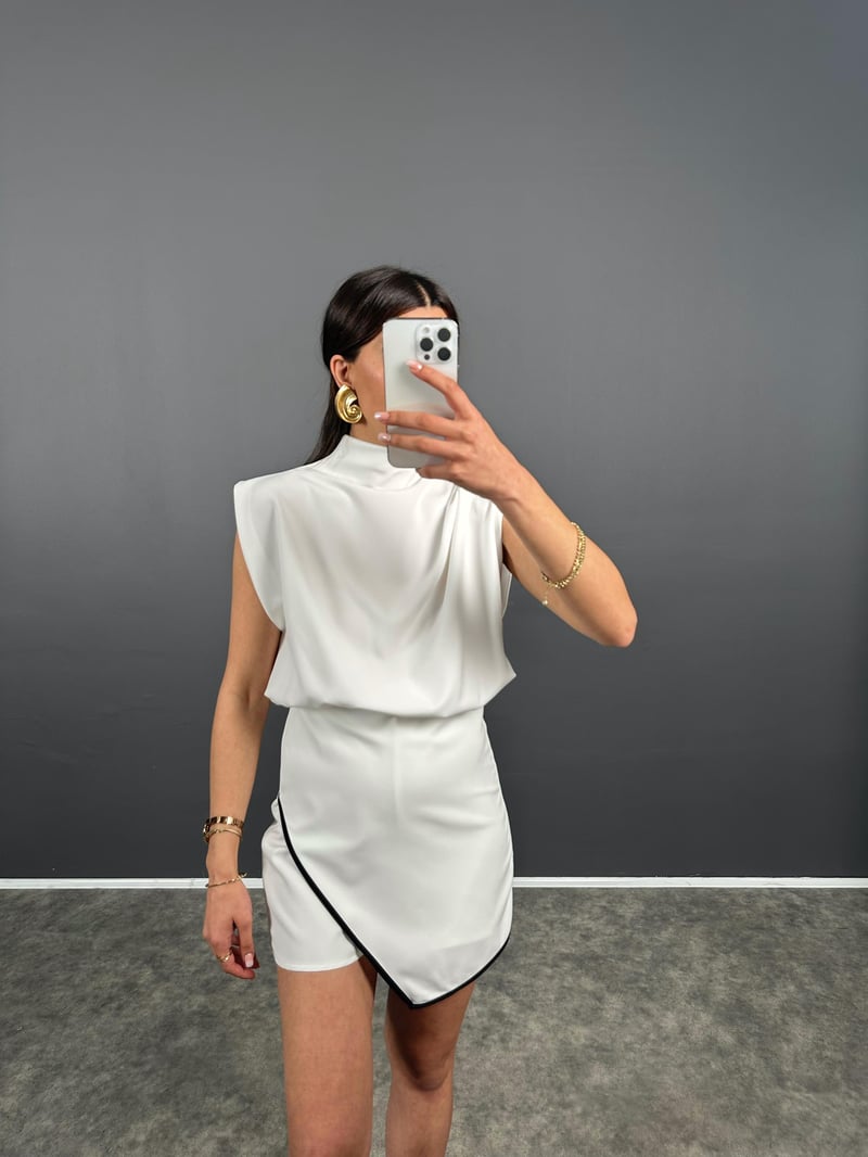 Loni Beyaz Zr Model Sırt Dekolteli Tulum 