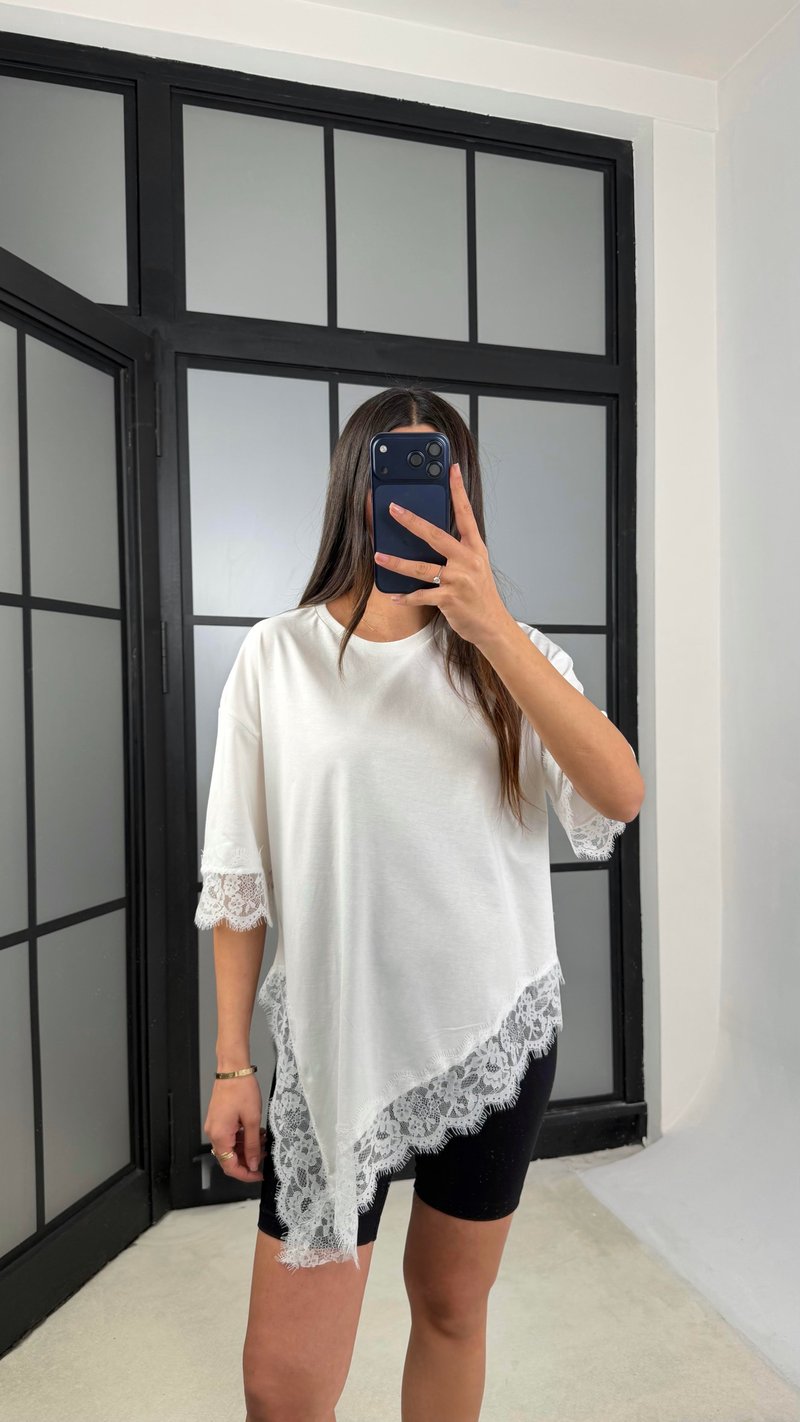 Ekru Asimetrik Dantel Detaylı Tshirt GAUS-01164