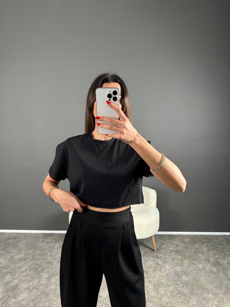 Siyah Crop Kol Katlamalı Tshirt