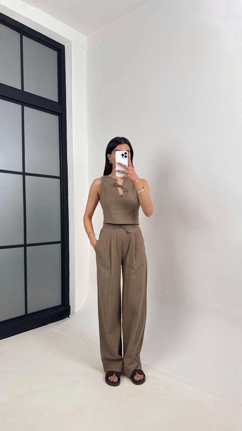 Kahve Yaka Bağlama Detaylı Üst Beli Lastikli Cepli Pantolon ZR Muadil Keten Takım Gaus00398