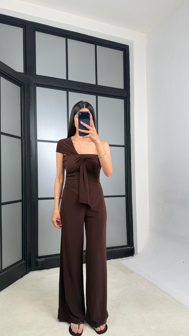 Acı Kahve Asimetrik Bağlama Detaylı Bluz Beli Lastikli Pantolon Sandy Kumaş Takım GAUS-01509