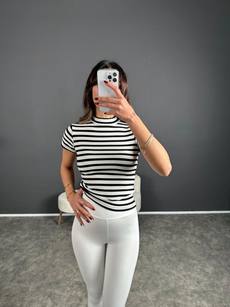 Beyaz Çizgili Balıkçı Yaka Tshirt