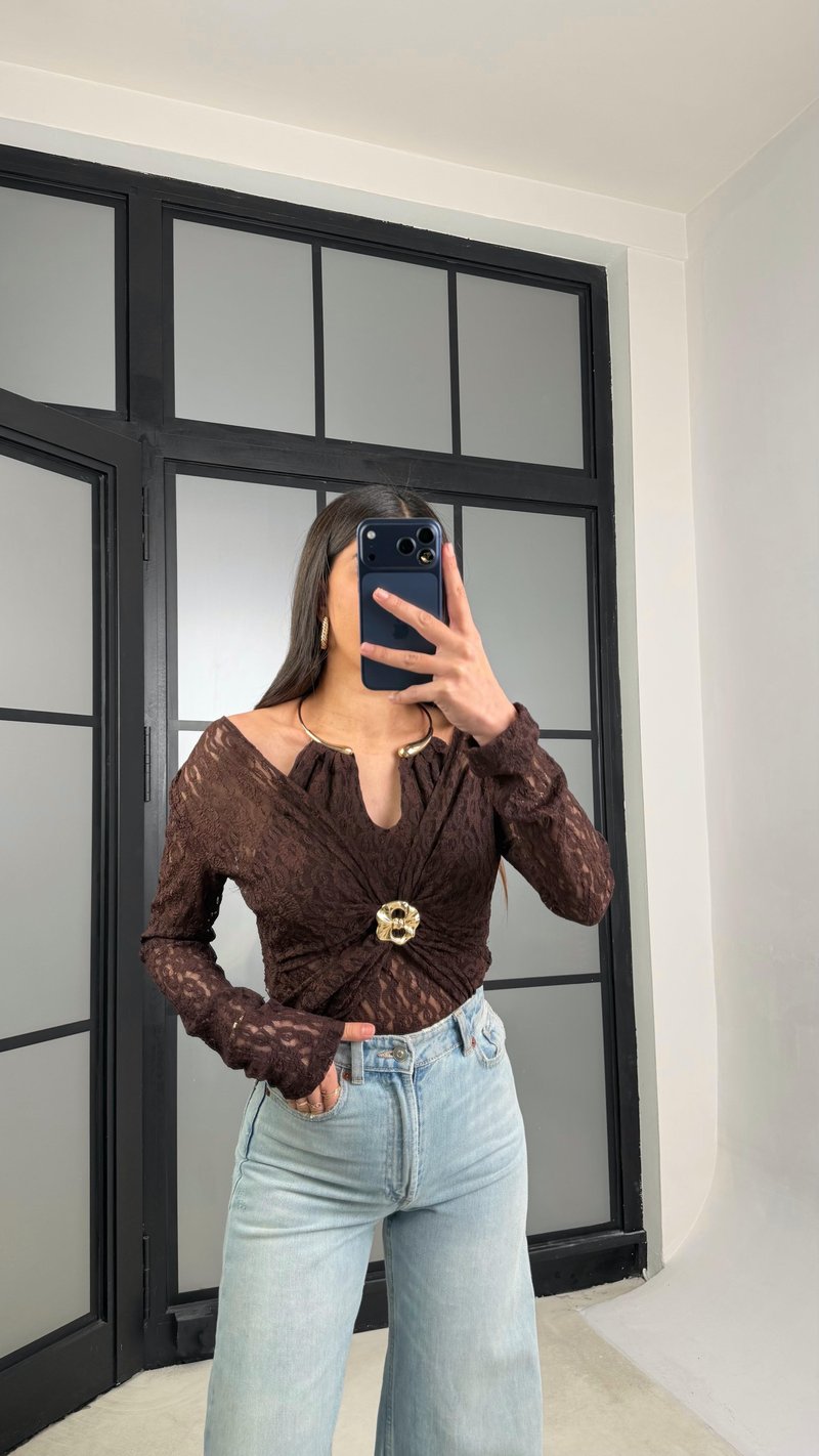 Kahve Kolye Detaylı Dantelli Bluz GAUS-01293