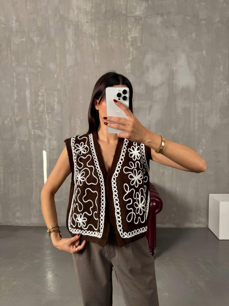 Rone Kahve Nakışlı Triko Yelek