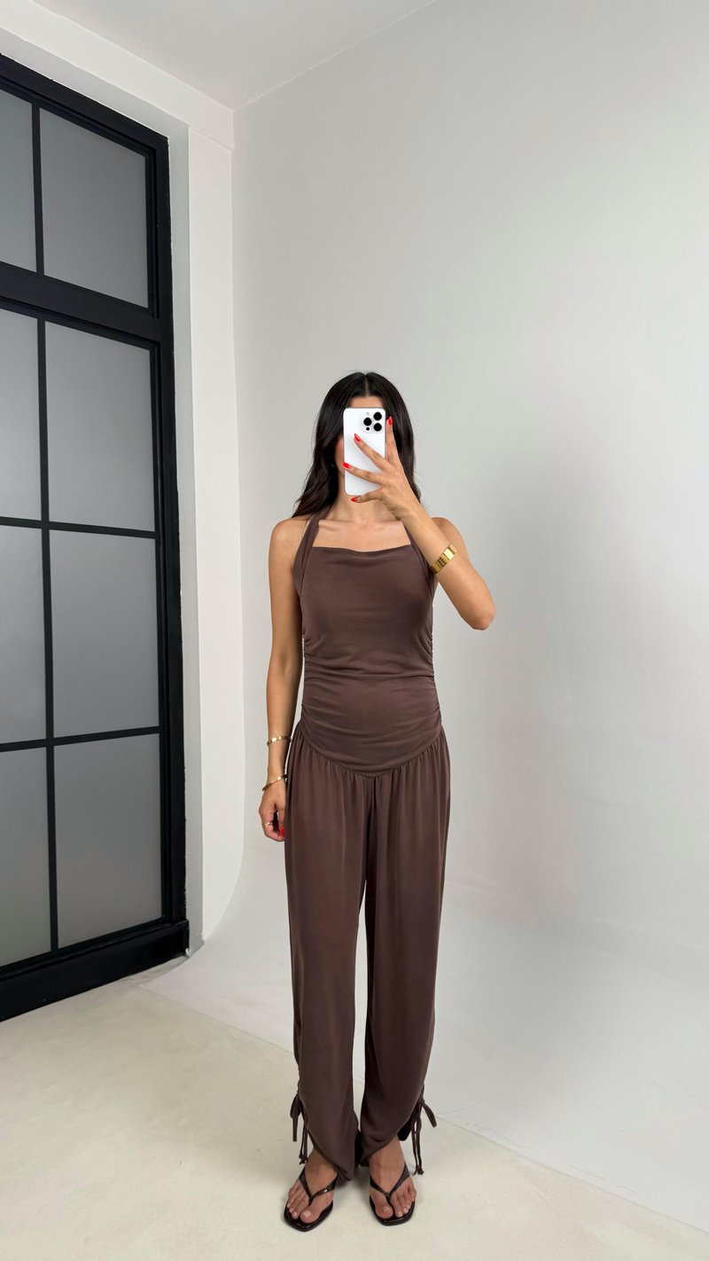 Kahve Boyundan Bağlamalı Paça Detaylı Muadil Modal Tulum GAUS-005