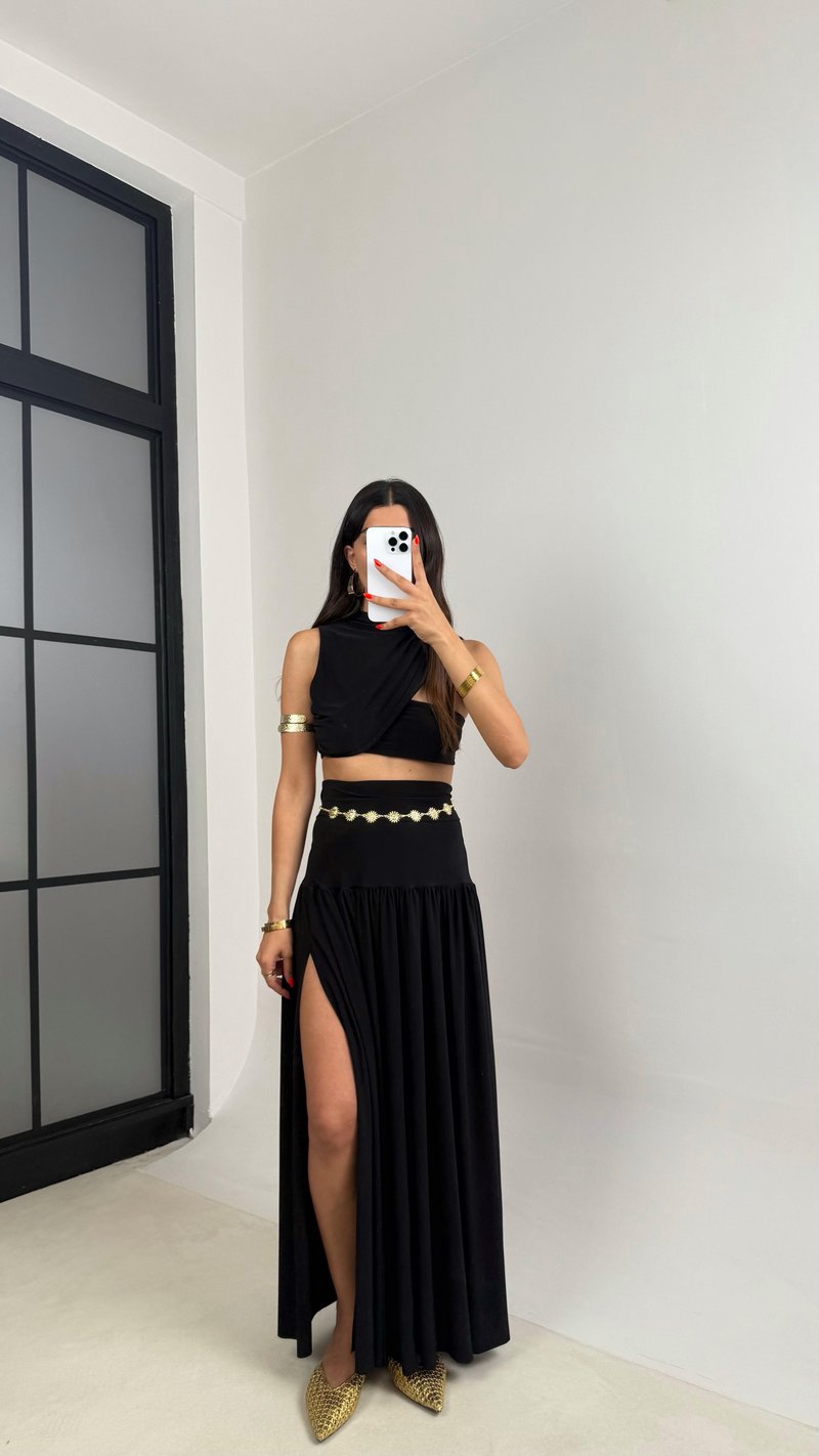 Siyah Sandy Kumaş Yırtmaçlı Etek Crop Takım GAUS-0049
