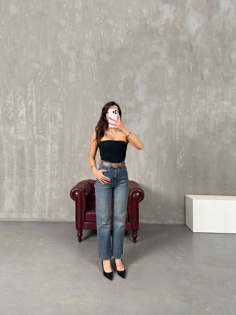 Lisa Blue Tumbled Tumbled Cut-off Cuffs High Waist Jeans with Brown Belt