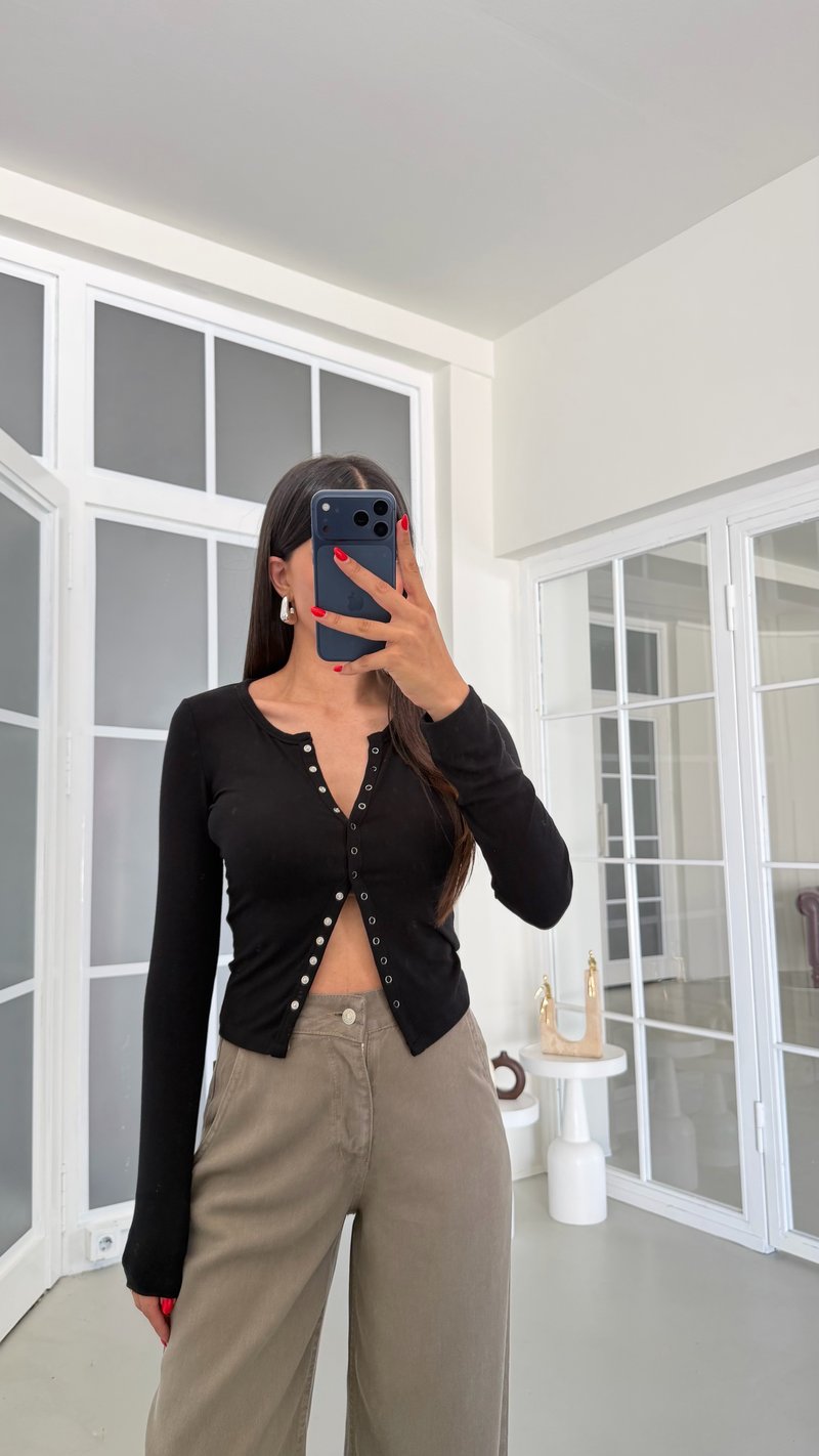 Siyah Çıtçıt Düğmeli Bluz GAUS-01900