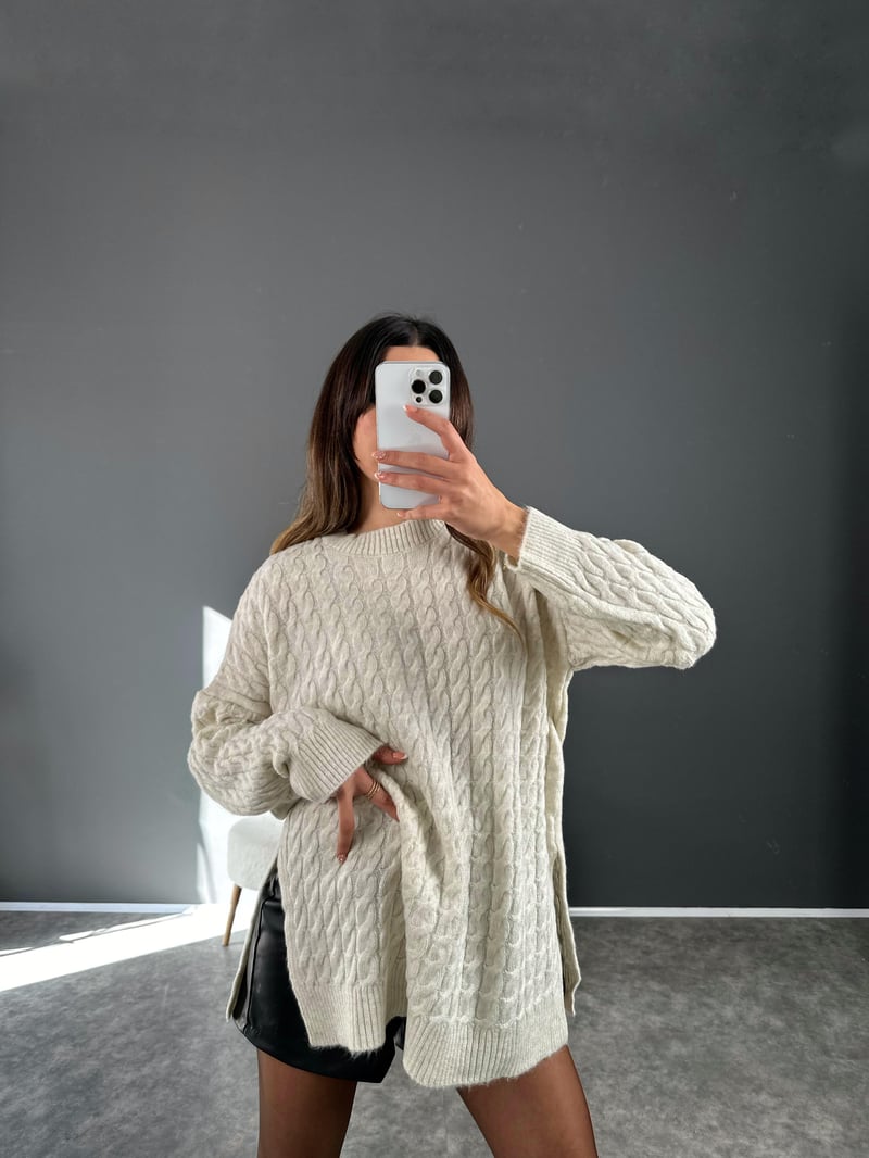 Taş Örme Yırtmaçlı Oversize Kazak