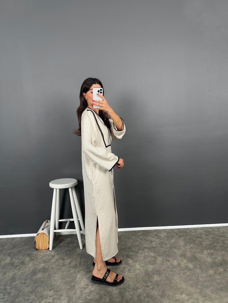 ZR Model Beyaz Çizgili Nakışlı Kaftan Model Yırtmaçlı Elbise