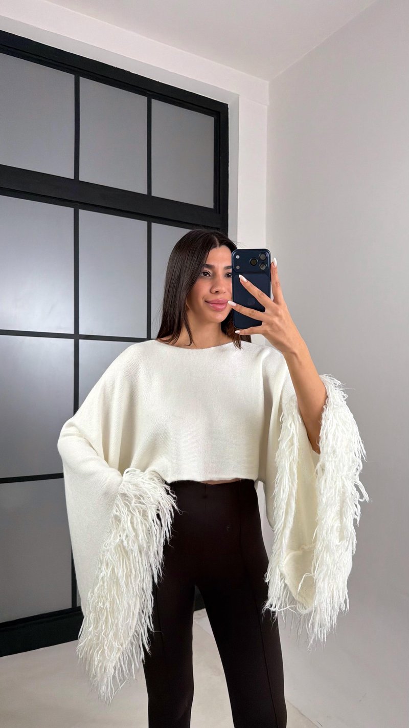 Ekru Kol Püskül Detaylı Triko Crop Kazak GAUS-00625