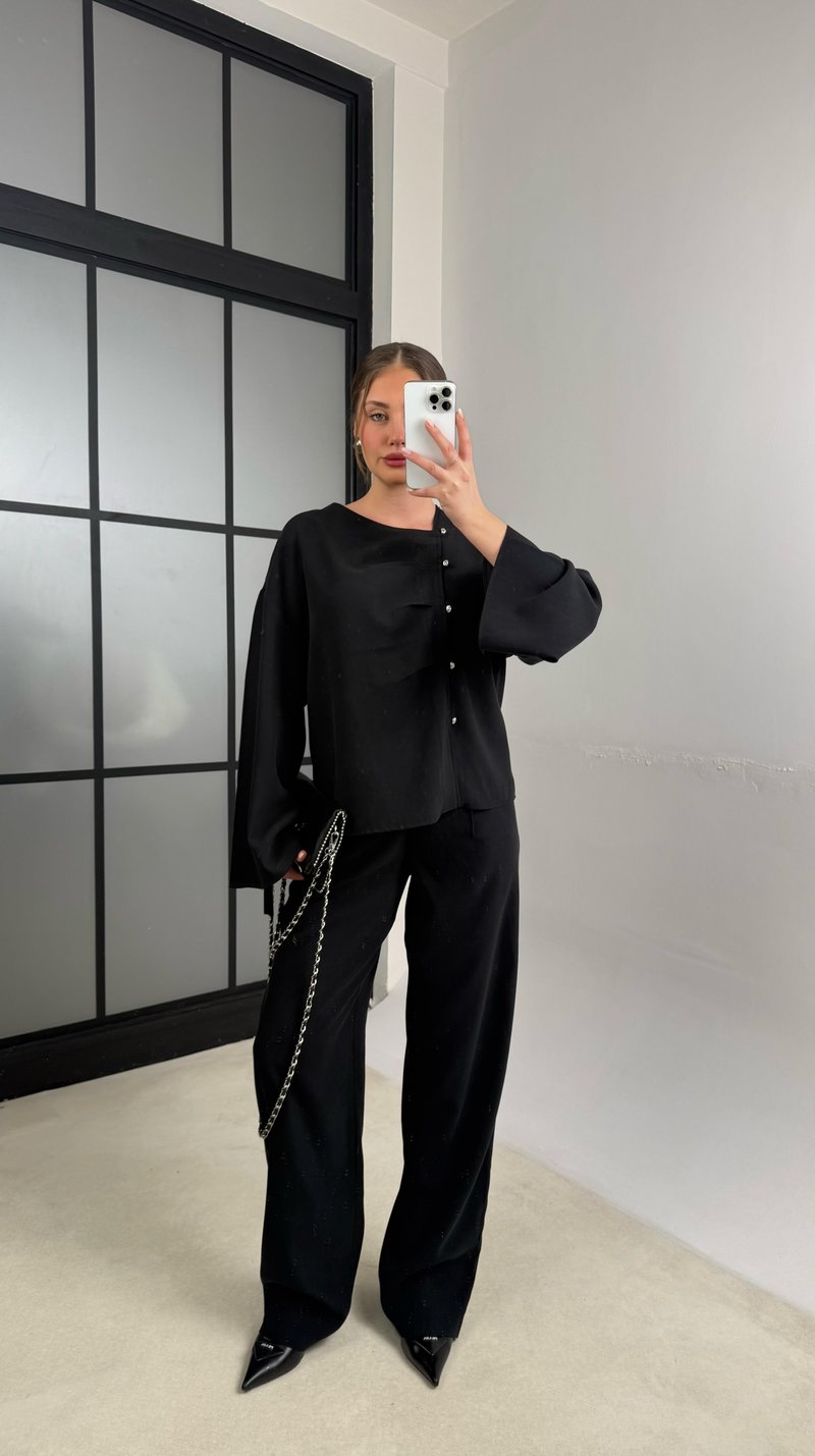 Siyah Asimetrik Yaka Yan Düğme Detaylı Gömlek Beli Lastikli Pantolon Tencel Takım GAUS-01163