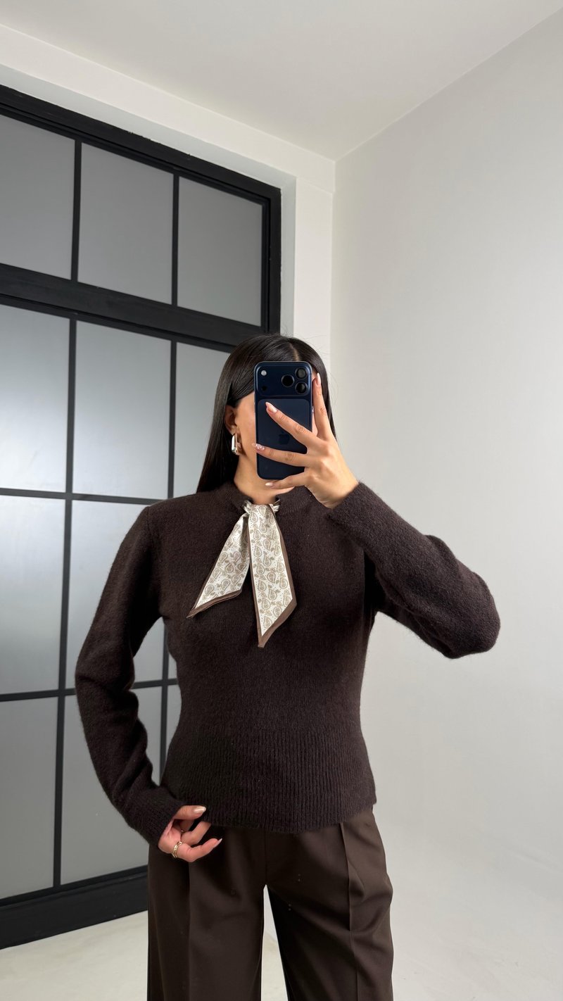 Acı Kahve Fular Detaylı Triko Kazak GAUS-00830