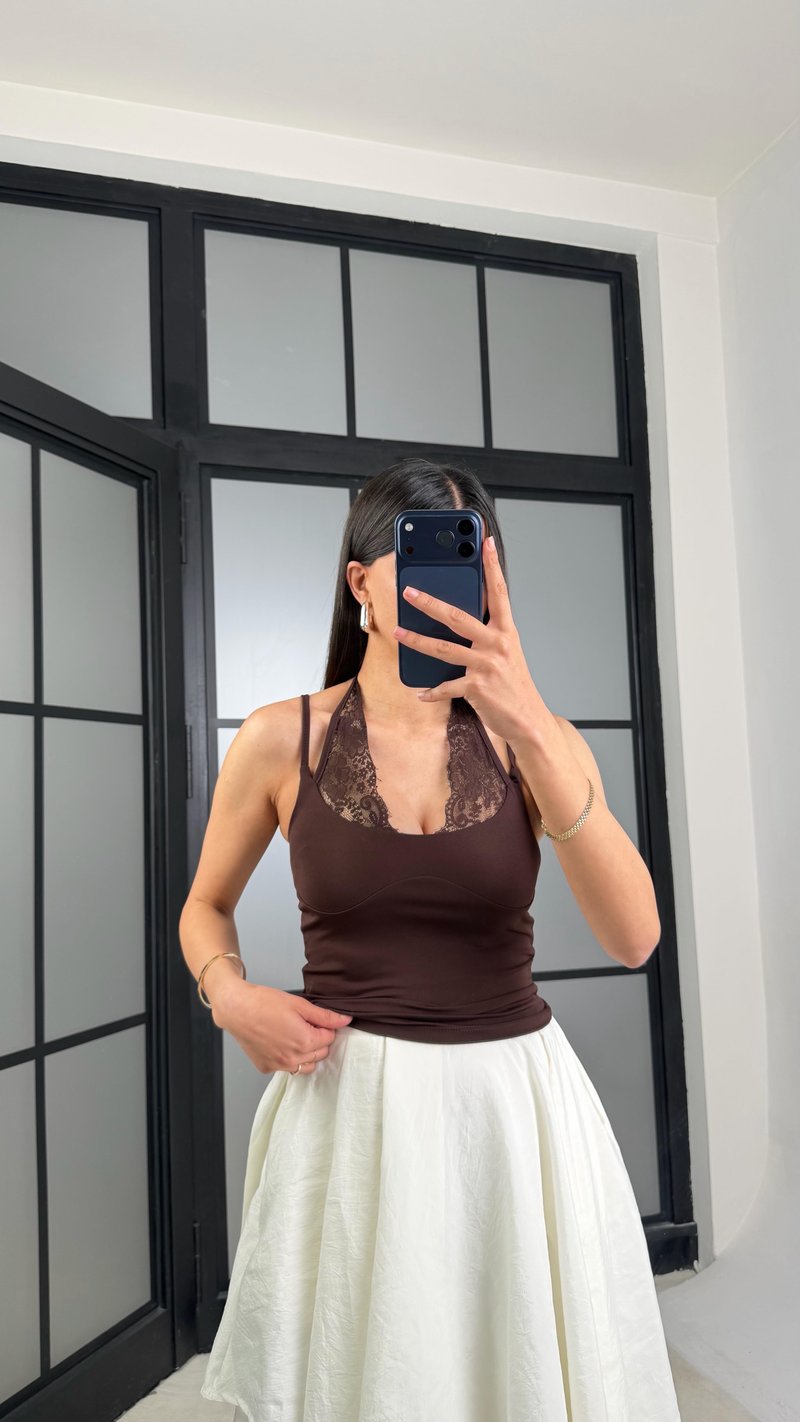 Acı Kahve Dantel Detaylı Boyundan Bağlamalı Bluz GAUS-01418