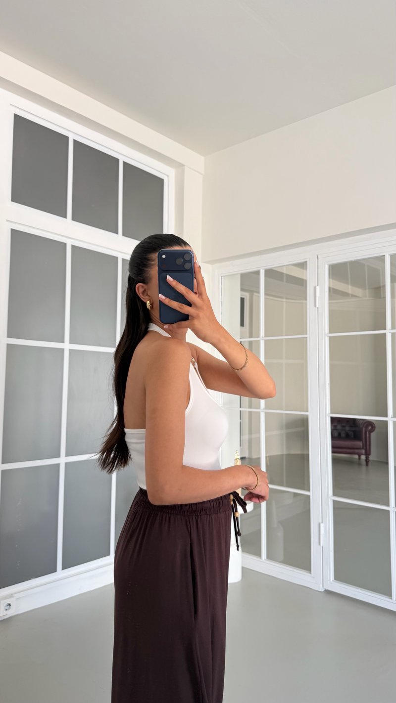 Beyaz Halter Yaka Gold Toka Detaylı Bluz GAUS-01714