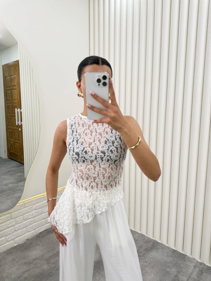 Beyaz Sıfır Kol Dantelli Transparan Bluz Gaus00287
