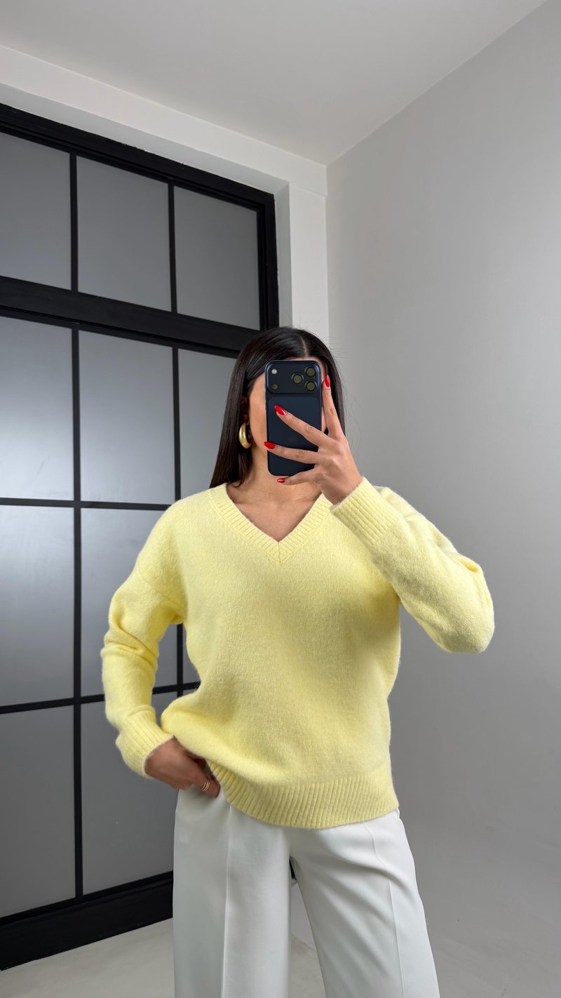 Sarı V Yaka Yumuşak Dokulu Triko Kazak GAUS-00968