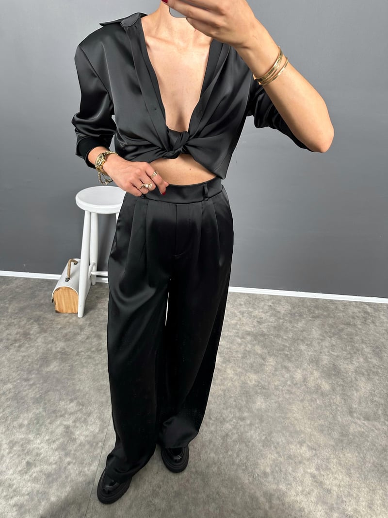 Rita Siyah Beli Lastikli Cep Detaylı Saten Pantolon